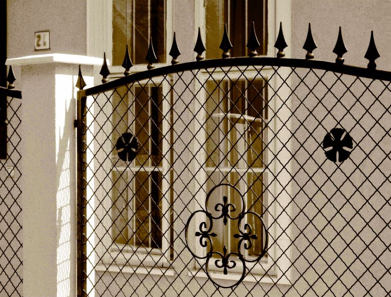 Steel Fence Construction in Pearland, TX